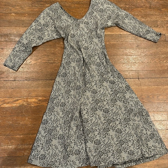 Outback Dresses & Skirts - Gorgeous Tapestry Rose Dress Size Medium